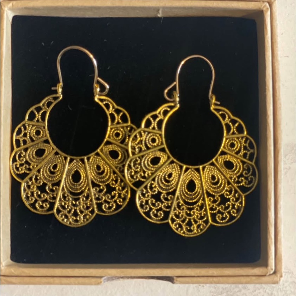 Elegant Gold Filigree Earrings